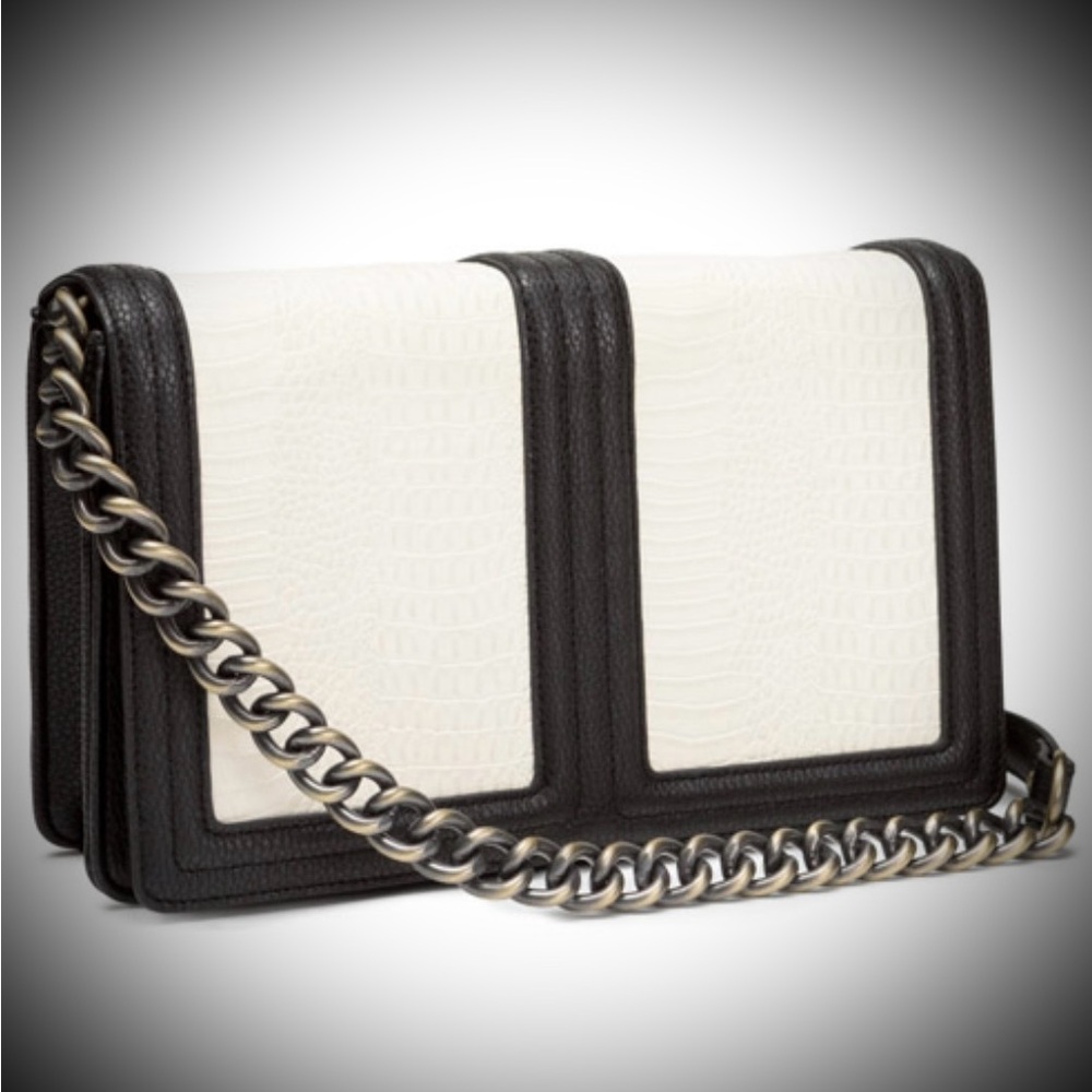Fabulous shoulder purse with chain strap